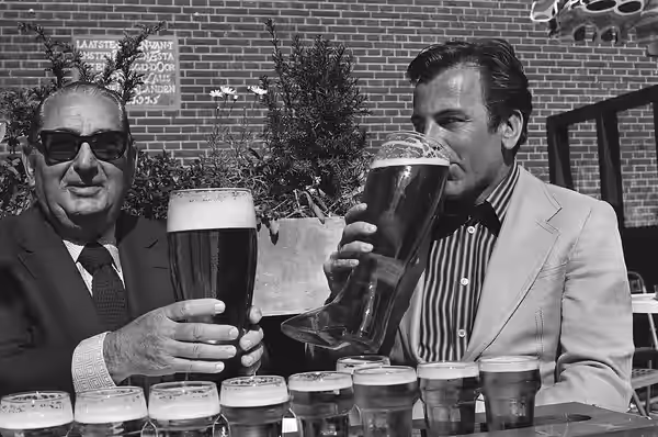 Collectie / Archief : Fotocollectie Anefo Reportage / Serie : [ onbekend ] Beschrijving : Acteur Maximilian Schell in " een Brug te Ver ", geeft persconferentie (1976)