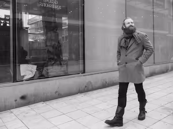 Norwegian actor Kristofer Hivju walking in the street. (2015)