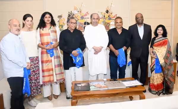 Tweet Text: CM @Naveen_Odisha met the crew members of upcoming Hindi web series 'Jengaburu: A Billion Dollar Curse' being shot in #Odisha &amp; Deputy Head of M (2022)