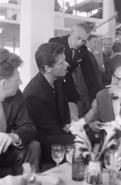 Collectie / Archief : Fotocollectie Anefo Reportage / Serie : [ onbekend ] Beschrijving : Cocktailparty Stephen Boyd en Dolores Hart . Mevrouw Wijsmuller en Ste (1961)