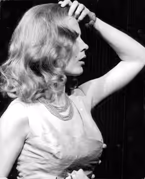 Bibi Andersson som Maggie i "Efter syndafallet".Den med stort intresse emotsedda premiären av Arthur Millers skådespel "Efter syndafallet" ägde rum på fredagskv (1964)