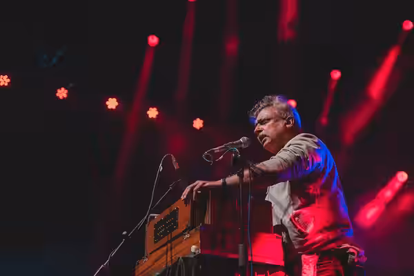 Piyush Mishra performing with his band Ballimaaraan (2023)