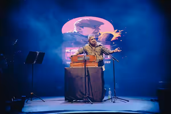 Piyush Mishra performing on stage during his Aarambh tour in Chandigarh (2023)