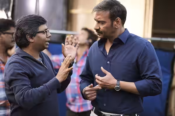 Raj Kumar Gupta on the sets of RAID (2017)