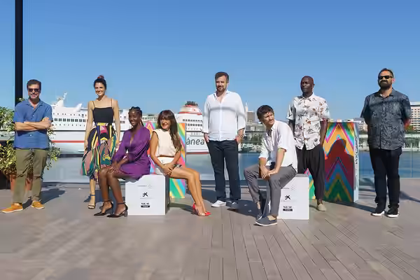 Equipo de la película Black Beach en la presentación en el Festival de Málaga 2020. Sesión de fotos en Muelle Uno