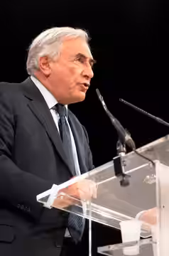 Dominique Strauss-Kahn at a political rally held in Paris by the Socialist Party for the 2007 French legislative elections.