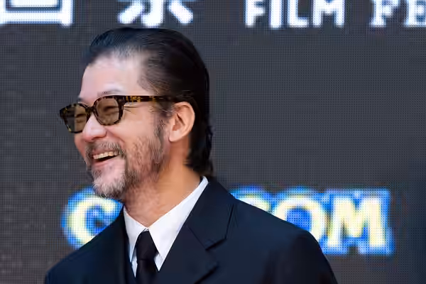 第37回 東京国際映画祭 オープニングイベント レッドカーペット 浅野忠信 (レイブンズ) (2024)