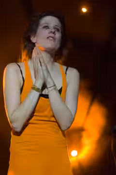 Camille live in Melbourne (Australia). (2009)