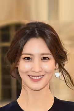 Claudia Kim