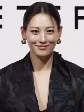 Claudia Kim