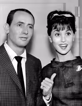 Photo of Joey Bishop and Marlo Thomas as his sister from the television program the Danny Thomas Show. This was the first appearance of Bishop and eventually le (1961)