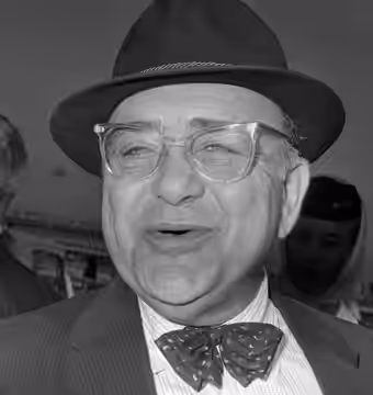 Russische filmster Akim Tamiroff op Schiphol, die in Nederlandse film zal spelen, Paul Kijzer (kop) (1964)
