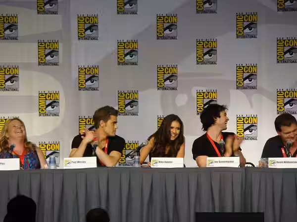Julie Plec, Paul Wesley, Nina Dobrev, Ian Somerhalder &amp; Kevin Williamson (2010)