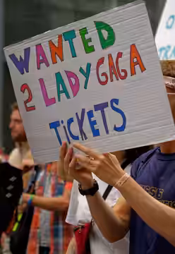 Pride.be - Pride 2025 - Unite, time to protect our rights