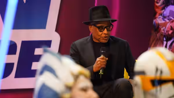 Author : @Kiri Karma Comiccon France 2025 - Q &amp; A Giancarlo Esposito Giancarlo Esposito Alias Moff Gideon, Gus Fring, Jorge, Sidewinder, Stan Edgar,? Notre 