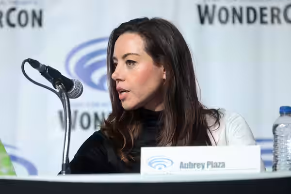 Aubrey Plaza speaking at the 2019 WonderCon, for "Legion", at the Anaheim Convention Center in Anaheim, California. Please attribute to Gage Skidmore if used el