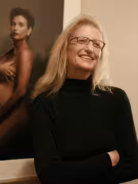 This photo shot by Marc Silber of www.silberstudios.com. Annie Leibovitz is one of the most famous photographers alive today. She shoots for magazines, was Roll (2008)