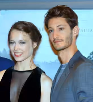 Paula Beer et Pierre Niney à l'avant-première parisienne de "Frantz" (2016)