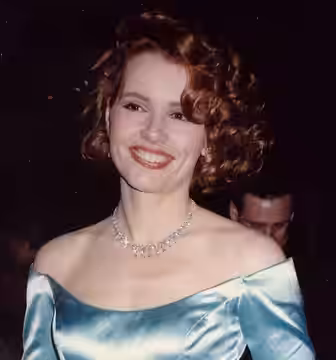 Geena Davis at the 1989 Academy Awards, cropped.