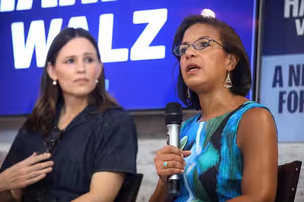 Jennifer Garner and former United Nations Ambassador Susan Rice speaking with attendees at a "Democracy Across the Aisle" event hosted by the Kamala Harris for  (2024)