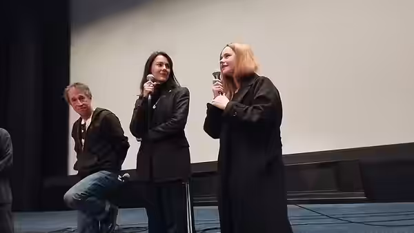 Bertrand Bonello, Julia Faure et Louise Labèque présentant "Coma" à la Cinémathèque française, en mars 2024.