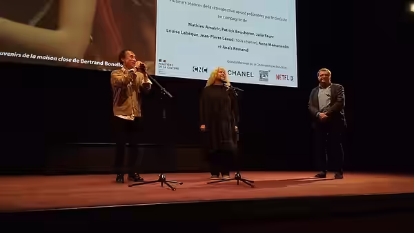 Bertrand Bonello, Anaïs Romand et Jean-François Rauger présentant "L'Apollonide, souvenirs de la maison close" à la Cinémathèque française, en février 2024.