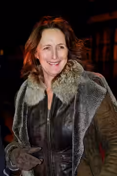 Fiona Shaw posing for pictures. Stage door session after the evening representation of Ibsen's John Gabriel Borkman at the Brooklyn Academy of Music, January 16 (2011)