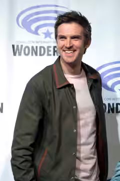 Dan Stevens speaking at the 2019 WonderCon, for "Legion", at the Anaheim Convention Center in Anaheim, California. Please attribute to Gage Skidmore if used els