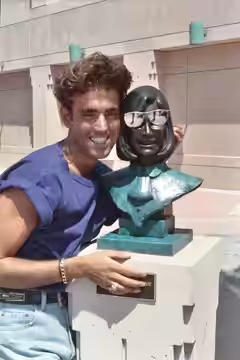 Jim &amp; bust of Mary Tyler Moore