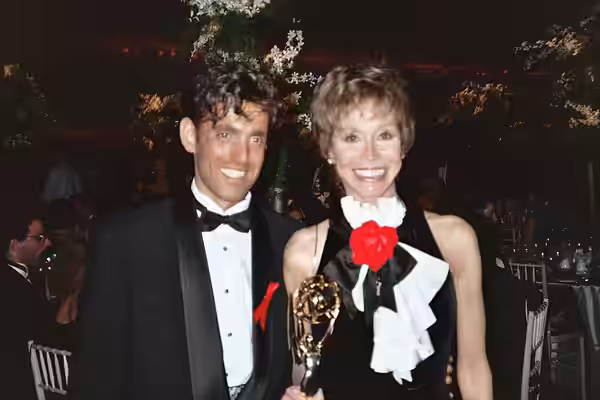 1993 Emmy Awards NOTE: Permission granted to copy, publish, broadcast or post any of my photos, but please credit "photo by Alan Light" if you can. Thanks. Scan
