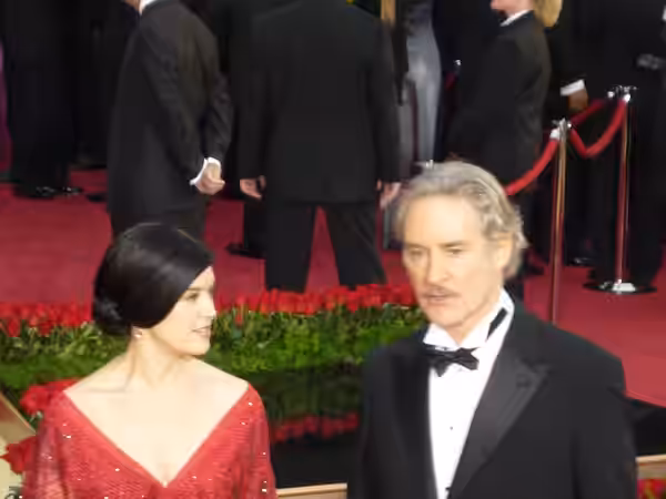 Phoebe Cates and Kevin Kline at 81st Annual Academy Awards. (2009)