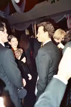 Kevin Kline and wife Phoebe Cates talk with Tom Hanks at the Governor's Ball following the telecast of the 61st Annual Academy Awards, 1989. NOTE: Permission gr