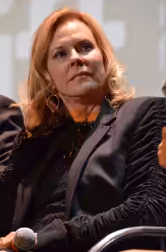 Nikon D5100 at 290 mm 1/30 at f/6.0 JoBeth Williams and the rest of the cast of The Big Chill sit onstage for a lengthy Q&amp;A after its 30th anniversary scree (2013)