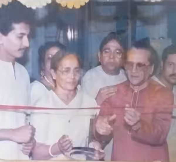 Pandit Ravi Shankar and Sukannya Shankar at the inauguration of Rekha Chitram, 22 February 1991, with Rekha Chakraborty and Arun Kumar Chakraborty.