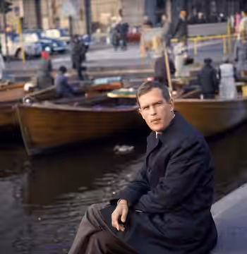Photograph of the Finnish writer and filmmaker Jörn Donner (1933–2020) at Helsinki Market Square. (1967)