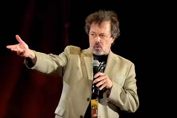 Curtis Armstrong speaking at the 2017 Phoenix Comicon at the Phoenix Convention Center in Phoenix, Arizona. Please attribute to Gage Skidmore if used elsewhere.