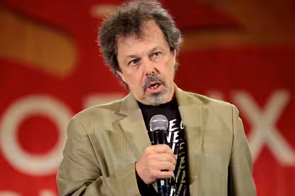 Curtis Armstrong speaking at the 2017 Phoenix Comicon at the Phoenix Convention Center in Phoenix, Arizona. Please attribute to Gage Skidmore if used elsewhere.