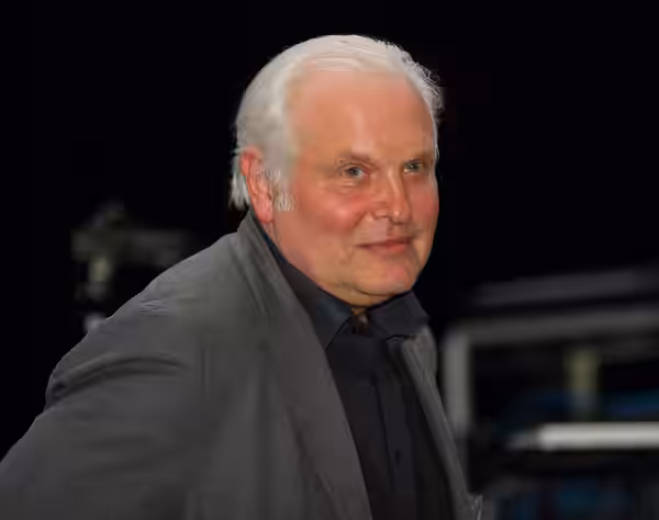 Verleihung des Schallwelle-Musikpreises am 10. März 2012. Kuppel des Planetariums Bochum. Johannes Schmoelling erhält den zweiten Sonderpreis für 2011.