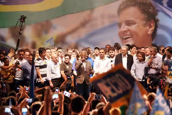 O candidato à Presidência da República pela Coligação Muda Brasil, Aécio Neves, participou de comício, nesta quarta-feira (22/10), em Belo Horizonte (MG). Com o (2014)