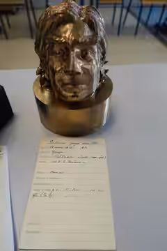 "Hollywood", buste 3D hommage à Georges Delerue et fiche d'inscription scolaire au lycée professionnel Turgot de Roubaix. (2024)