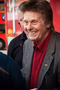 Joe Brown stayed after the St George's Day concert to sign autographs. (2010)