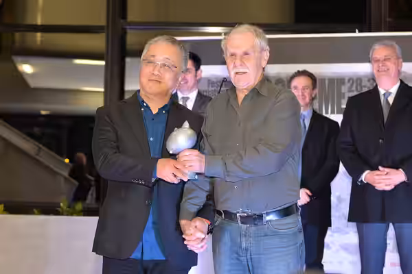 Les auteurs de bande dessinée Katsuhiro Otomo et Hermann au festival d'Angoulême 2016.