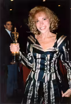 Photo of Carly Simon at the 1989 Academy Awards. Photo taken at 61st Academy Awards 3/29/89 - Governor's Ball - Permission granted to copy, publish or post but 