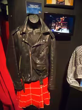 WWE Fan Axxess - Classic Memorabilia/Ring Gear (2012)