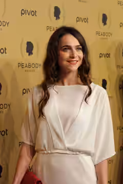 Maya Kazan, who plays Eleanor on w:The Knick, arrives on the red carpet before the ceremony. (2015)
