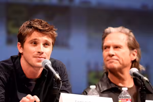 Garrett Hedlund (left) and Jeff Bridges (right) at the 2010 Comic Con in San Diego