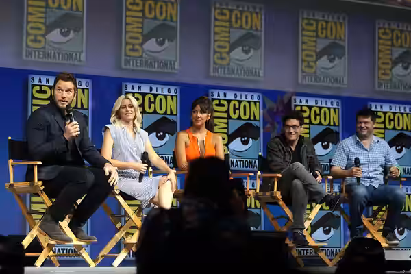Chris Pratt, Elizabeth Banks, Stephanie Beatriz, Phil Lord and Christopher Miller speaking at the 2018 San Diego Comic Con International, for "The Lego Movie 2:
