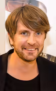 Ruben Östlund har skrevet manuskriptet og instrueret filmen Play, og står sammen med produceren Erik Hemmendorff, vinder af Nordisk Råds Filmpris 2012.