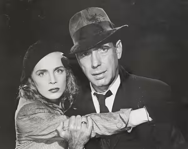 Dead Reckoning press photo featuring Lizabeth Scott and Humphrey Bogart. (1946)