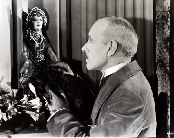 publicity photo for the 1924 film Cytherea